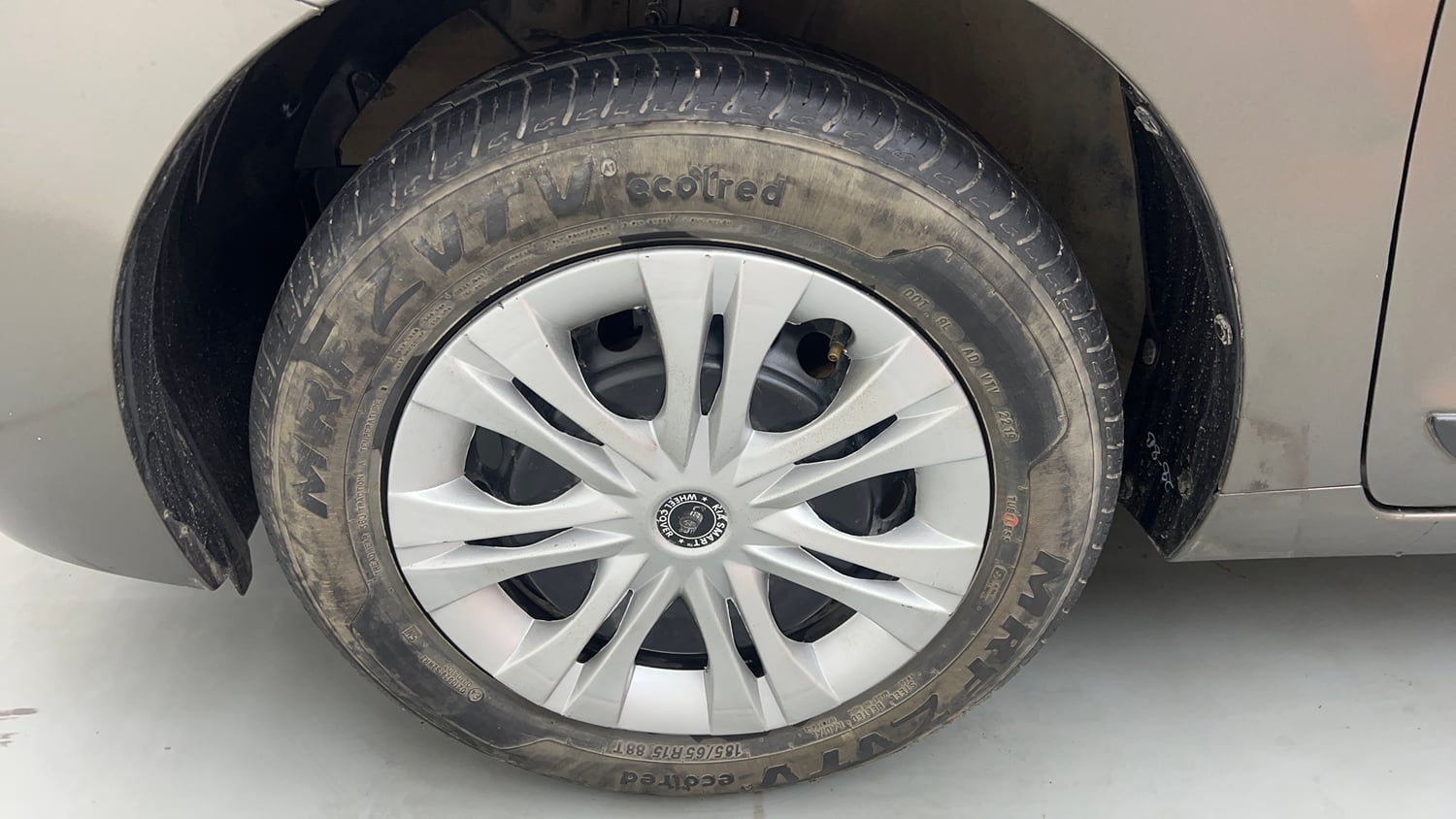 Used 2019 Maruti Suzuki Baleno Delta Petrol Manual tyres LEFT FRONT TYRE RIM VIEW