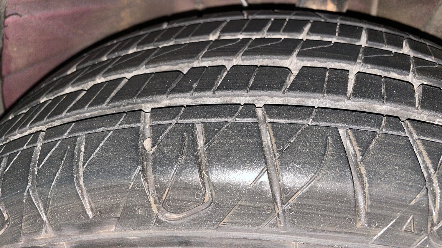 Used 2019 Hyundai Venue SX Plus 1.0 Turbo DCT Petrol Automatic tyres RIGHT FRONT TYRE TREAD VIEW