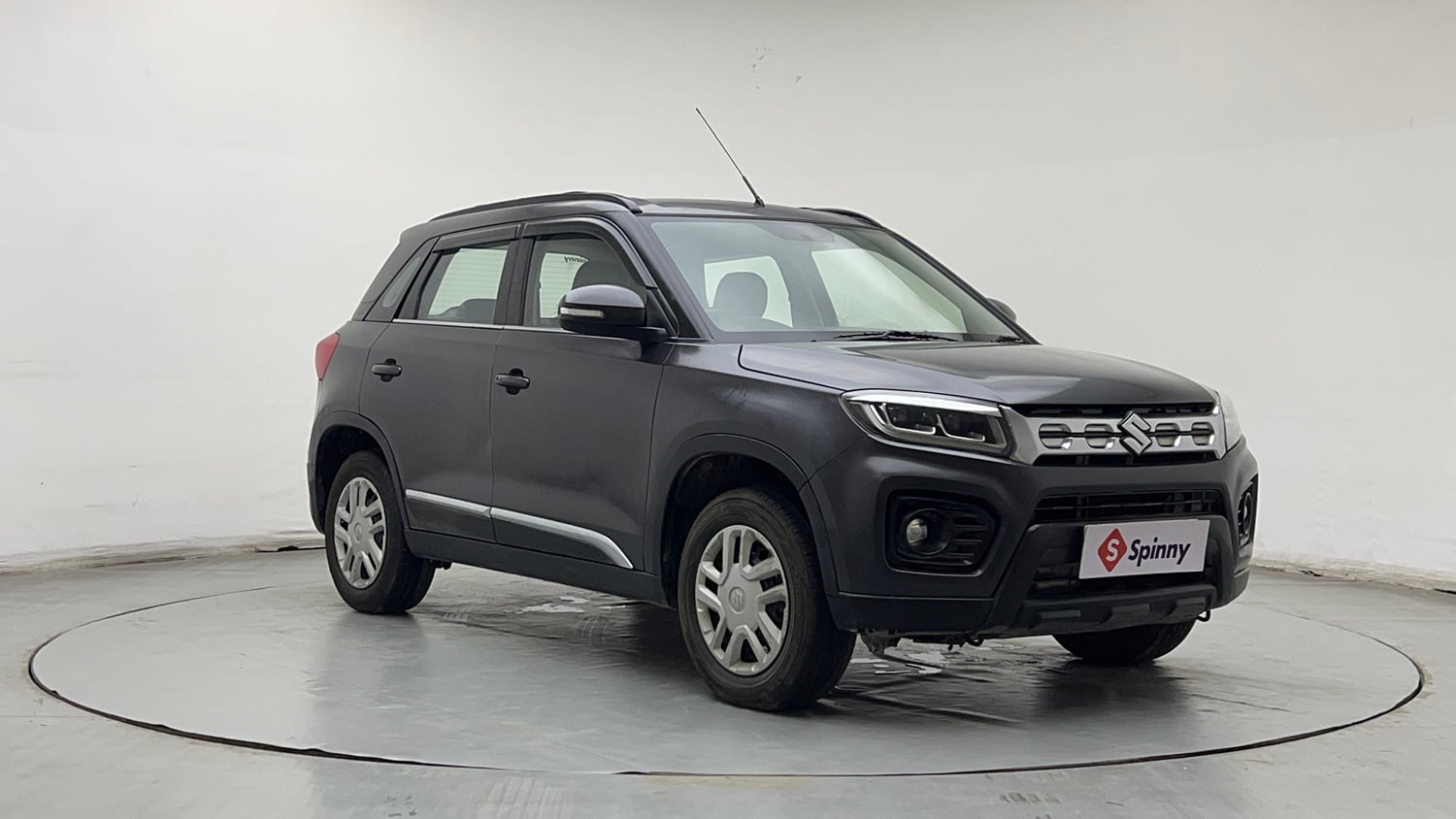 Used 2020 maruti-suzuki Vitara Brezza VXi Petrol Manual exterior RIGHT FRONT CORNER VIEW