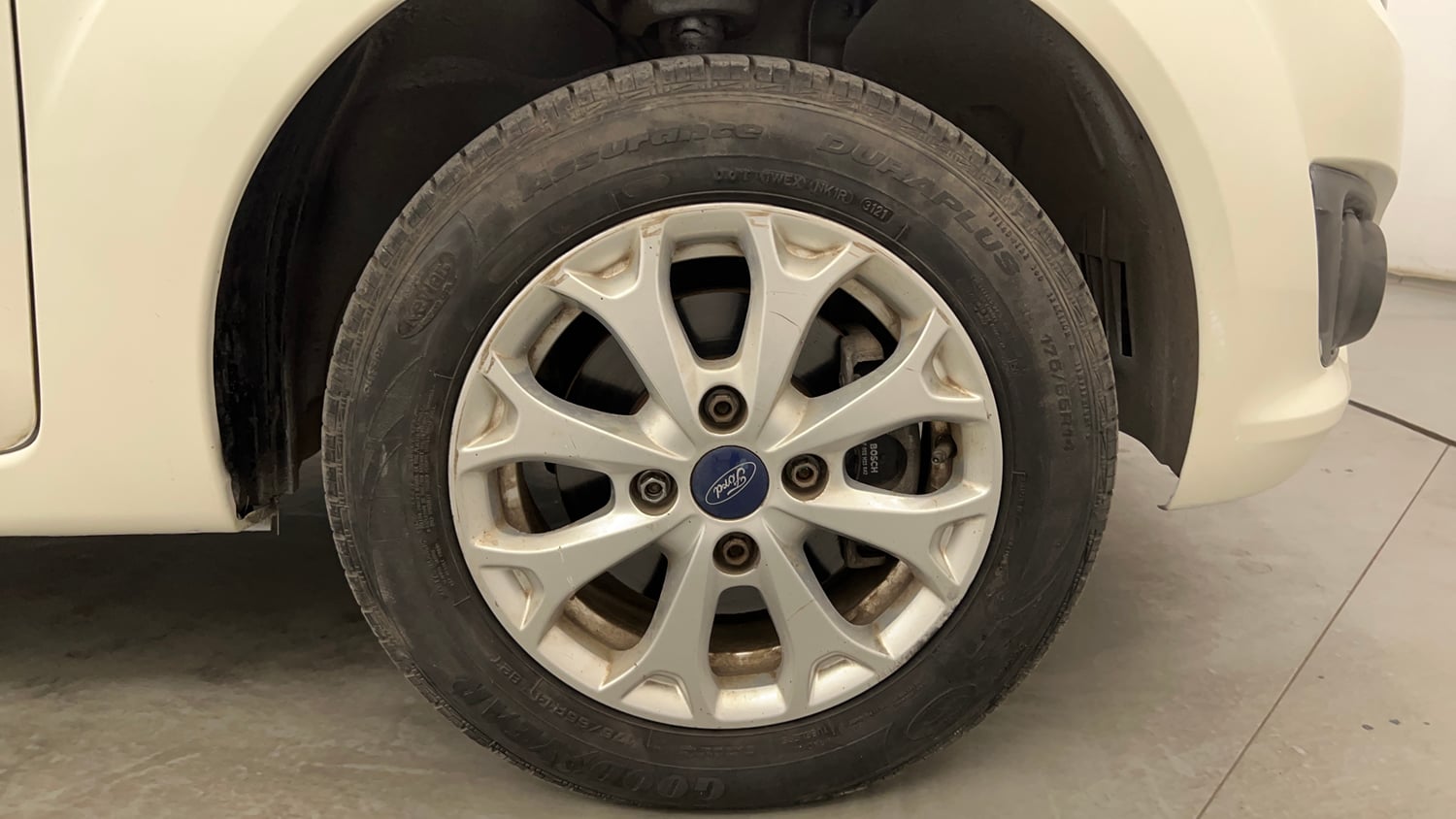 Used 2014 Ford Figo Duratec Petrol Titanium 1.2 Petrol Manual tyres RIGHT FRONT TYRE RIM VIEW