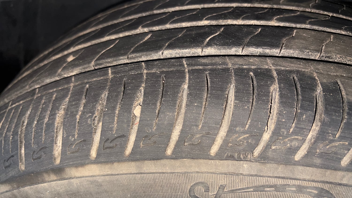 Used 2023 Kia Sonet HTX 1.0 iMT Petrol Manual tyres LEFT FRONT TYRE TREAD VIEW