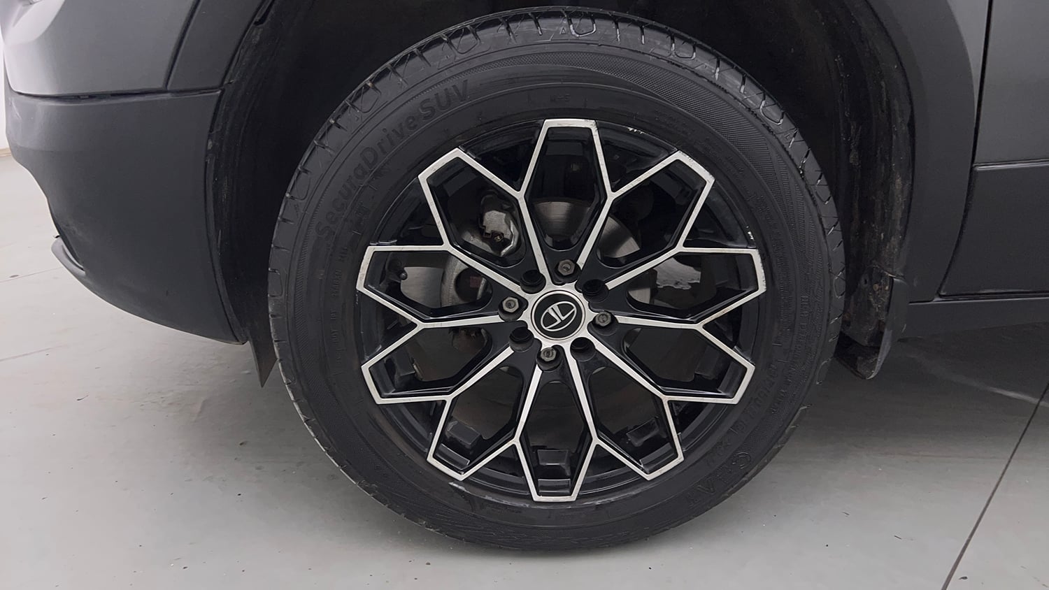 Used 2024 Tata Punch Adventure Rhythm Petrol Manual tyres LEFT FRONT TYRE RIM VIEW