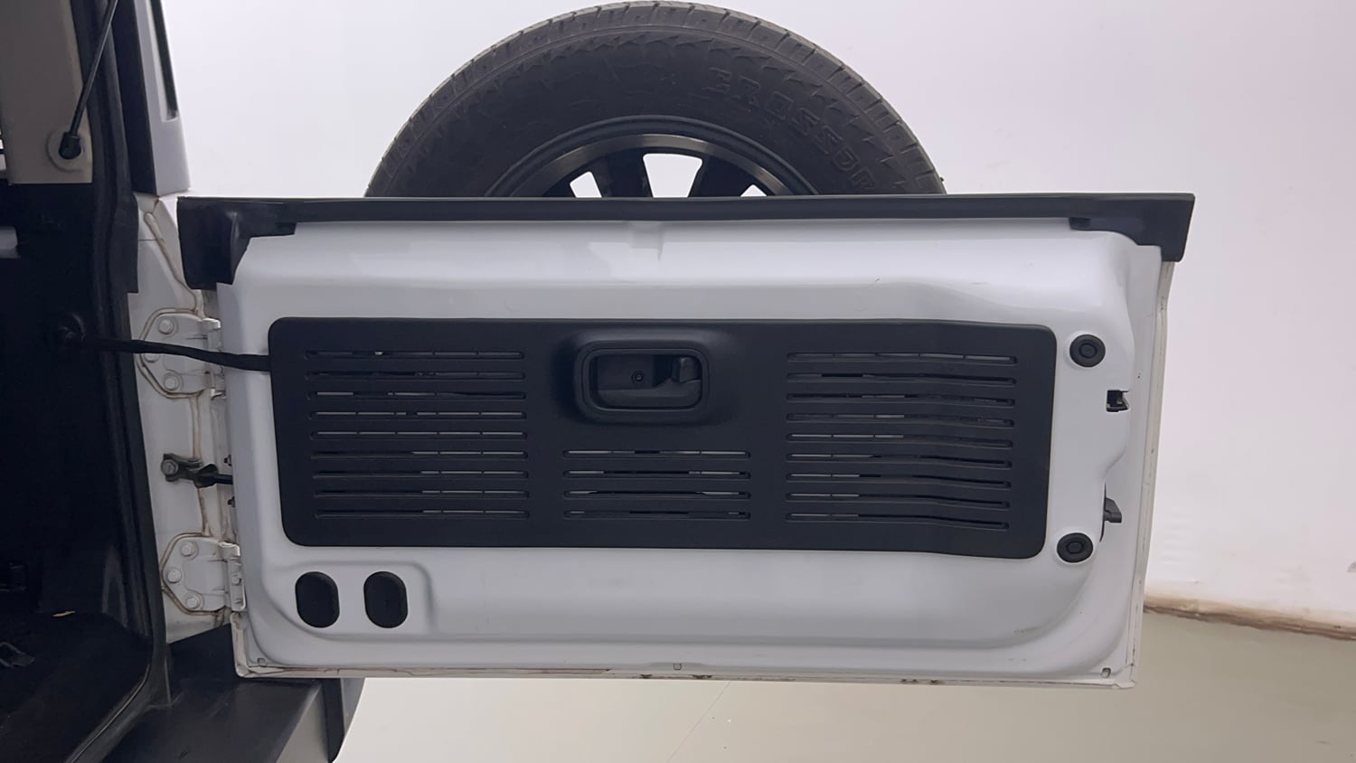 Used 2025 Mahindra Thar Roxx AX7 L Diesel AT 4WD Diesel Automatic interior DICKY INSIDE VIEW
