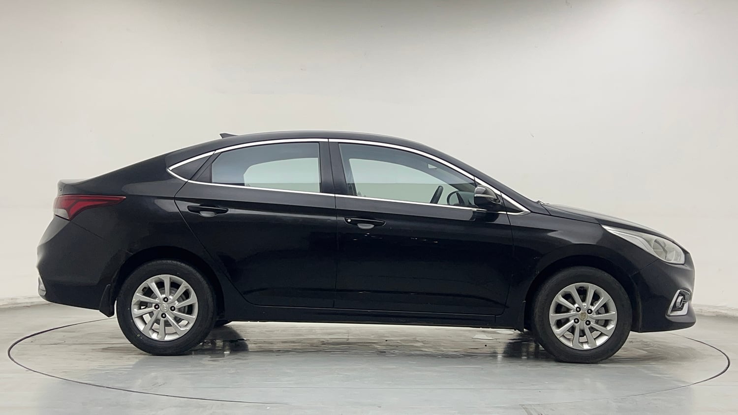 Used 2018 Hyundai Verna EX 1.6 VTVT AT Petrol Automatic exterior RIGHT SIDE VIEW