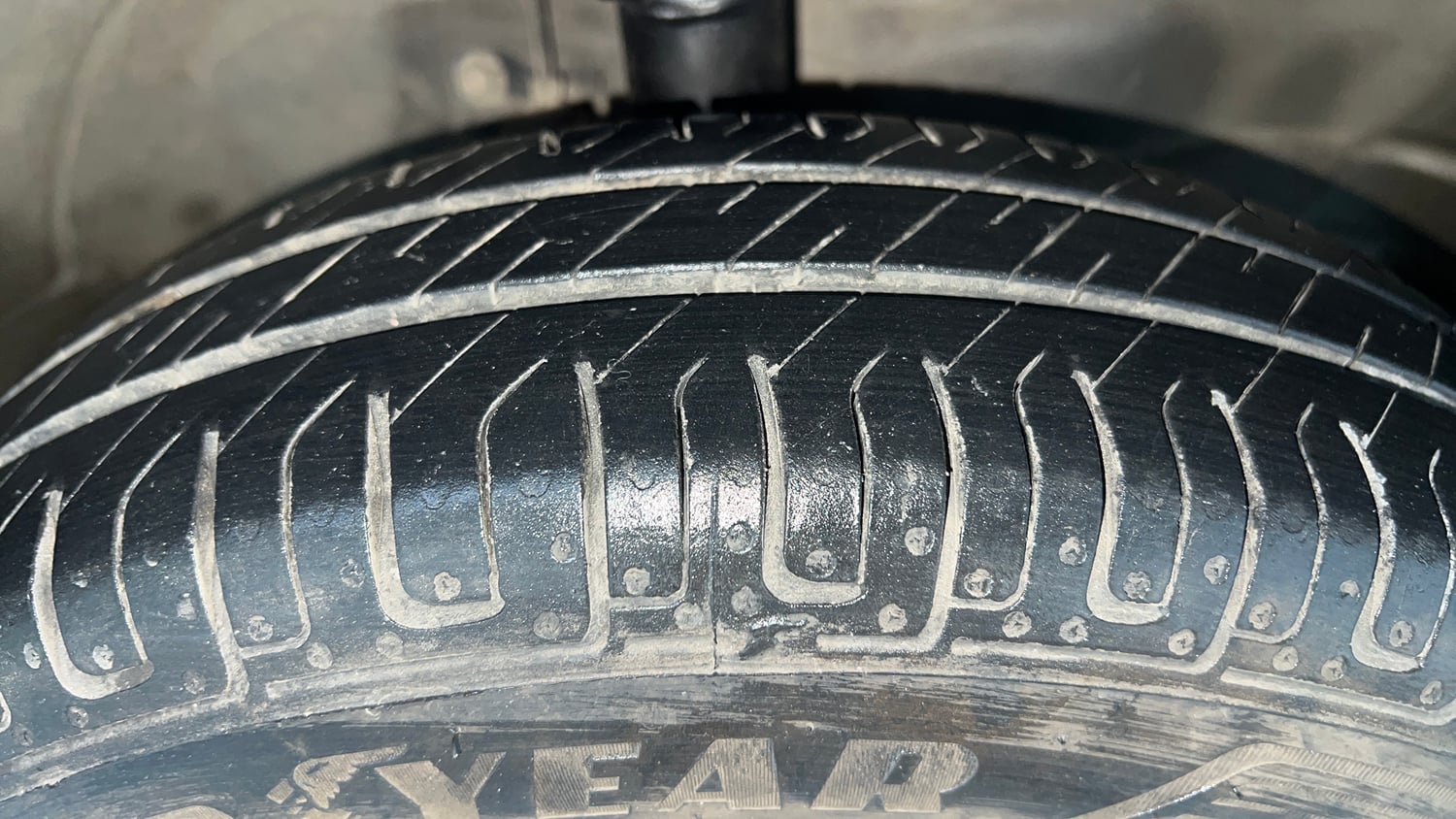 Used 2013 Maruti Suzuki Wagon R LXI CNG Cng Manual tyres RIGHT FRONT TYRE TREAD VIEW