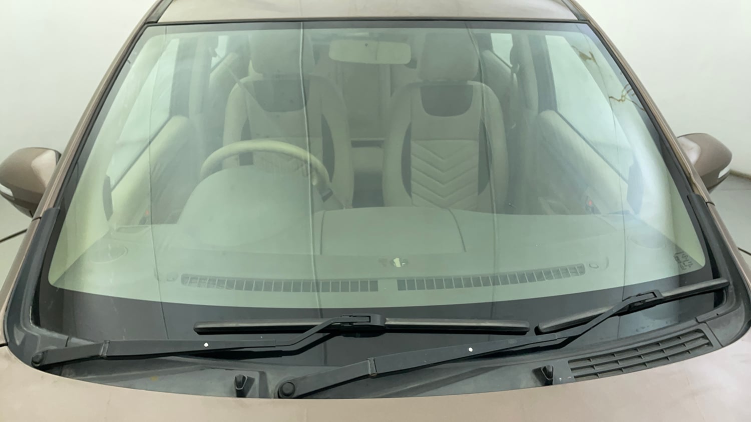 Used 2013 Maruti Suzuki Ertiga ZXi Petrol Manual exterior FRONT WINDSHIELD VIEW