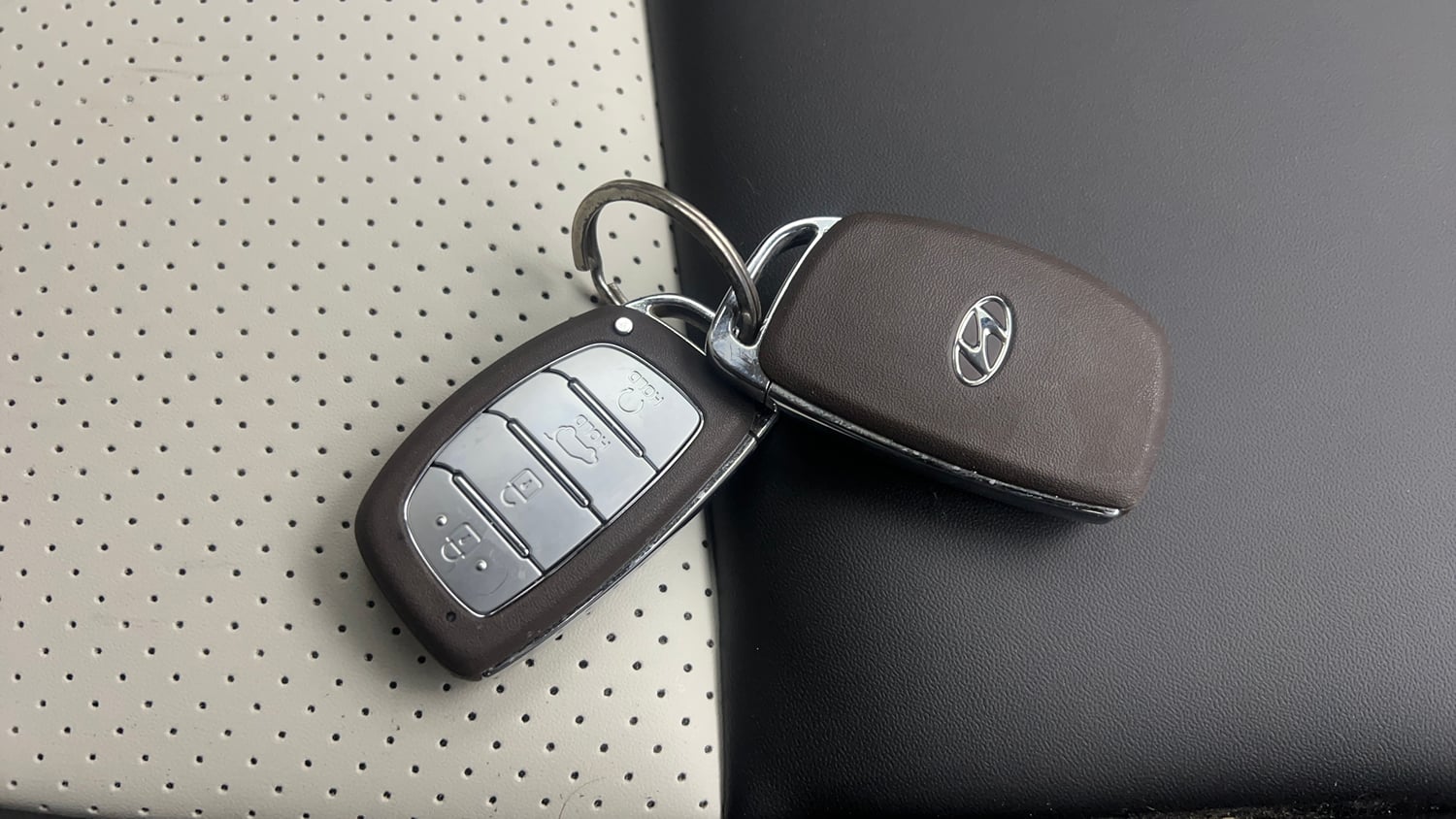 Used 2024 Hyundai Venue SX (O) 1.0 Turbo DCT Petrol Automatic extra CAR KEY VIEW