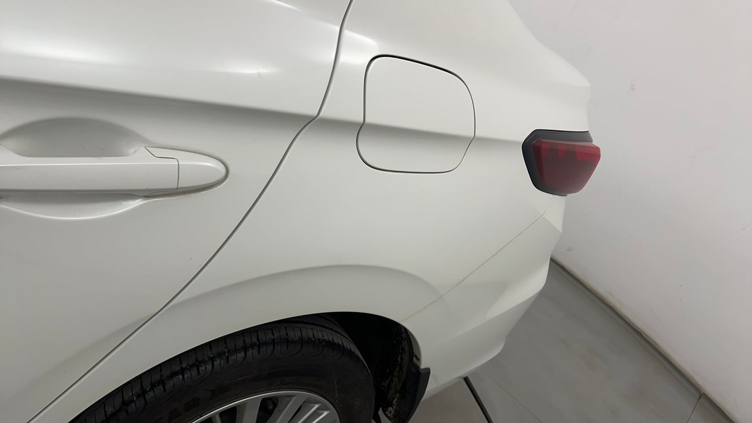Used 2023 Honda City V CVT Petrol Petrol Automatic dents MINOR SCRATCH