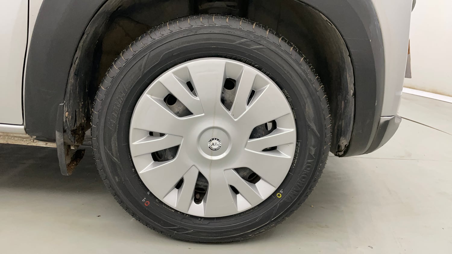 Used 2022 Renault Kwid RXT 1.0 AMT (O) Petrol Automatic tyres RIGHT FRONT TYRE RIM VIEW