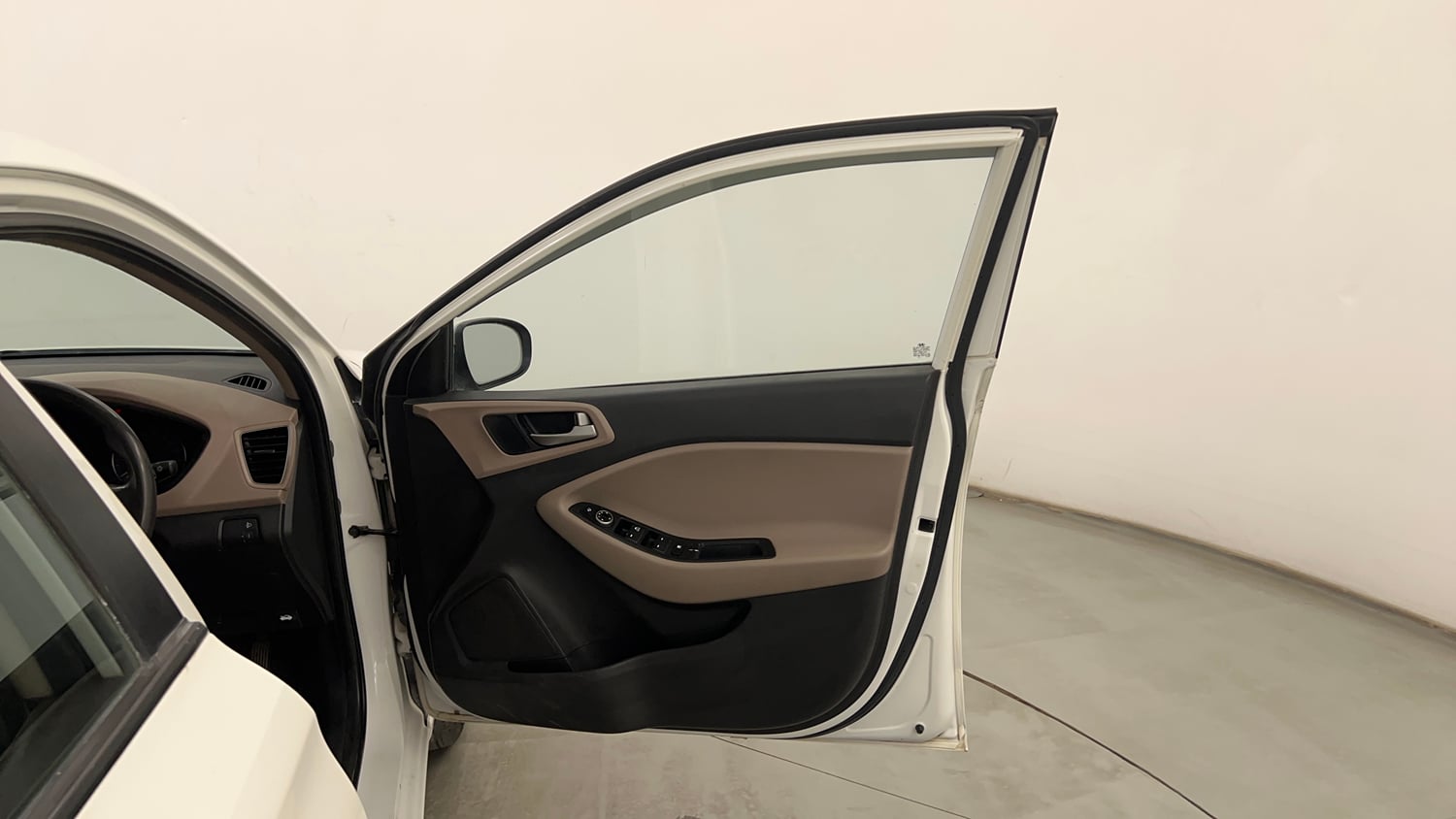 Used 2016 Hyundai Elite i20 Sportz 1.2 Petrol Manual interior RIGHT FRONT DOOR OPEN VIEW
