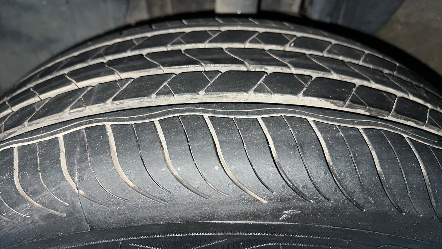 Used 2021 Renault Kiger RXT MT Petrol Manual tyres LEFT FRONT TYRE TREAD VIEW