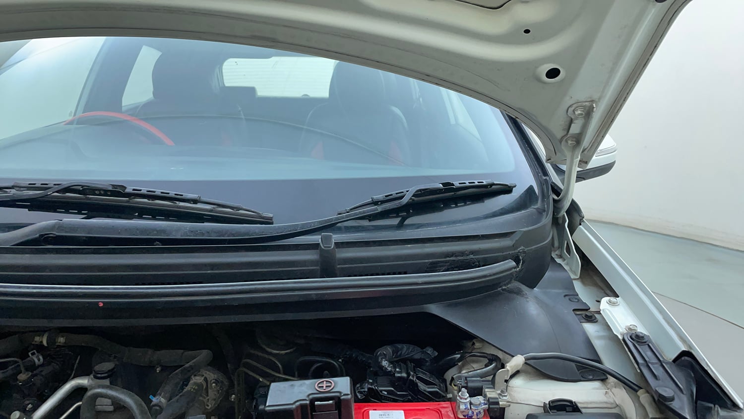 Used 2019 Hyundai Elite i20 Asta 1.2 Dual Tone Petrol Manual engine ENGINE LEFT SIDE HINGE & APRON VIEW