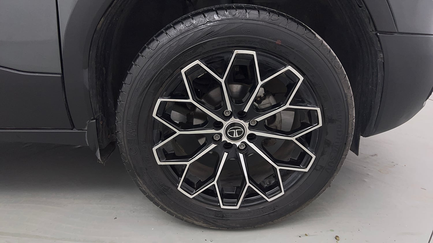Used 2024 Tata Punch Adventure Rhythm Petrol Manual tyres RIGHT FRONT TYRE RIM VIEW