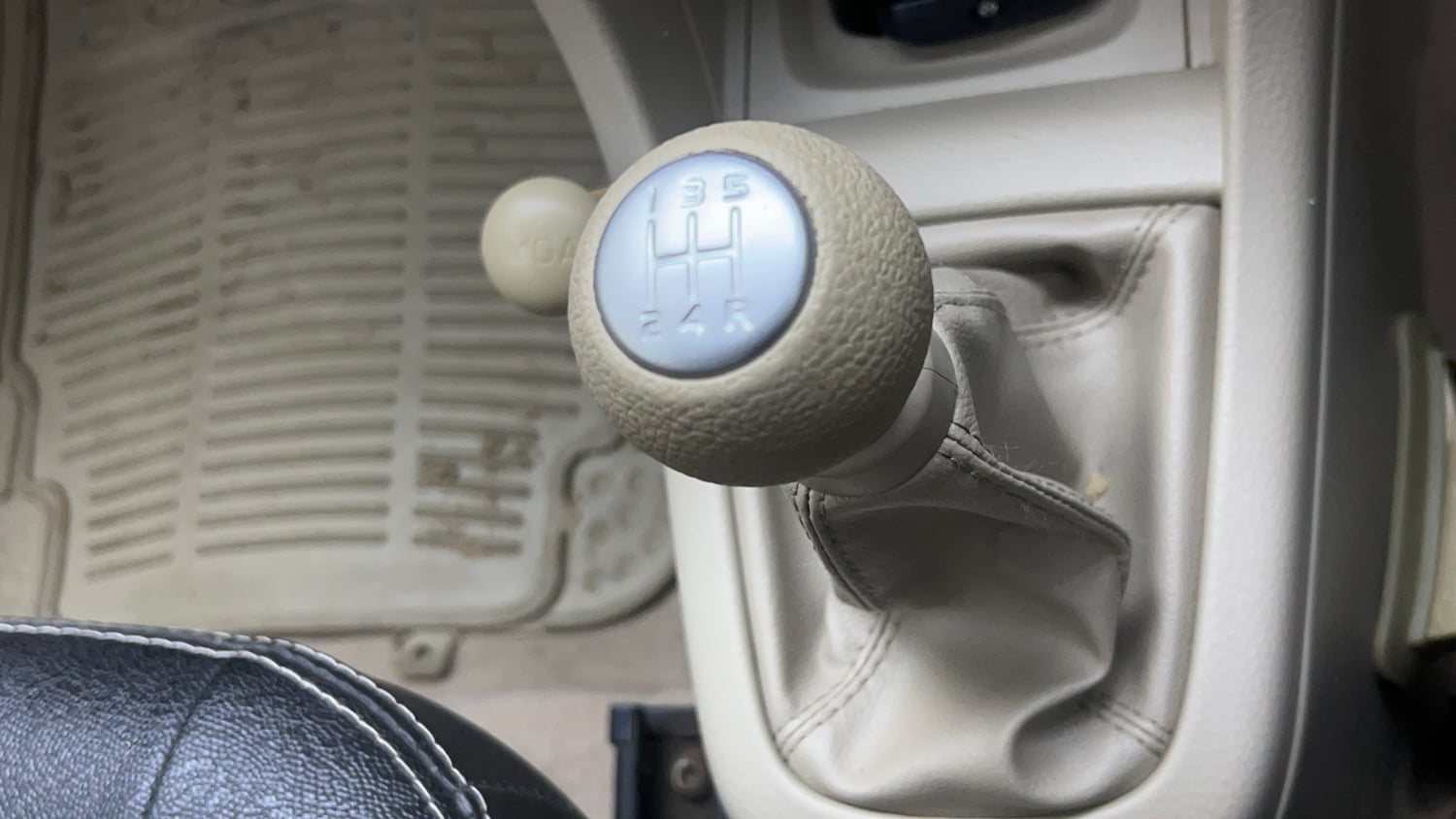 Used 2017 Maruti Suzuki Swift Dzire VXI Petrol Manual interior GEAR  KNOB VIEW