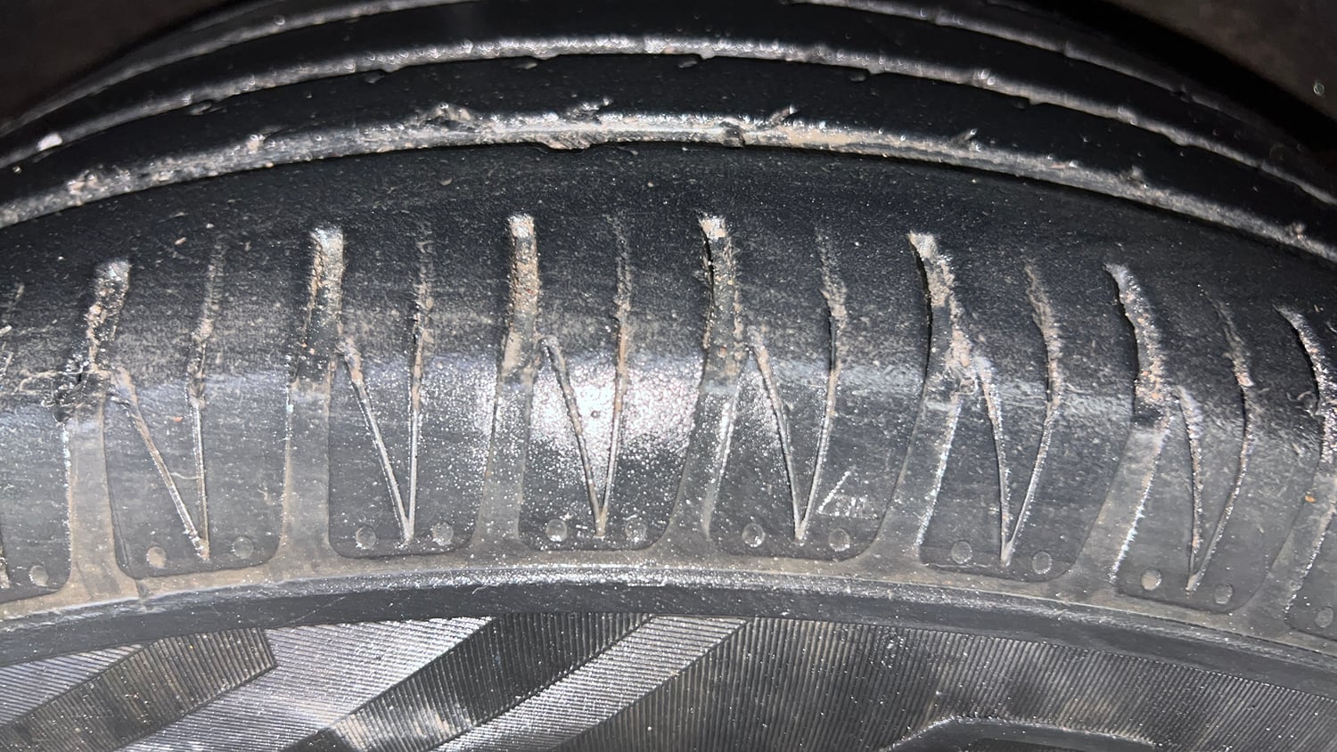 Used 2022 Kia Sonet HTX 1.5 AT Diesel Automatic tyres RIGHT REAR TYRE TREAD VIEW
