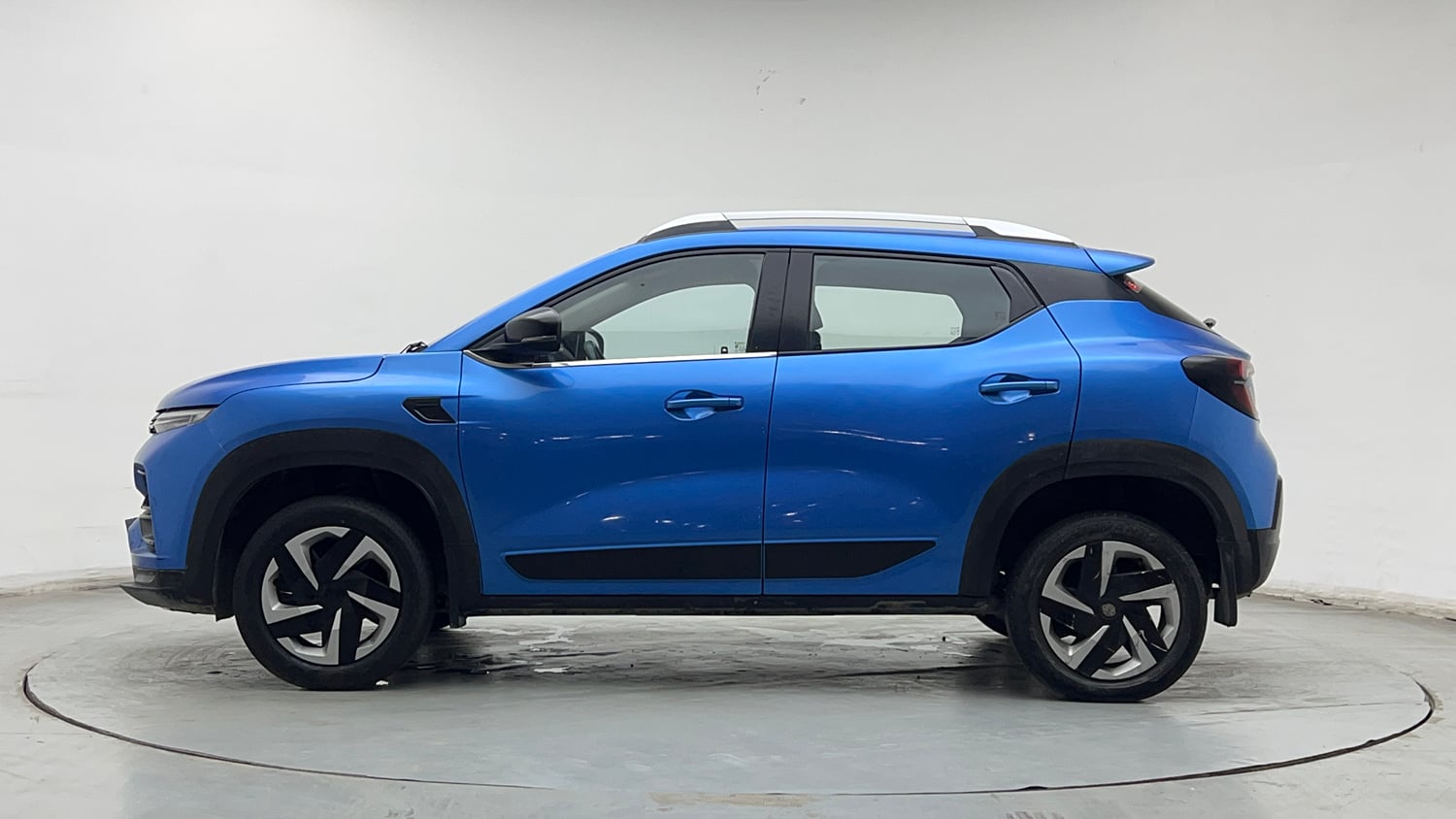 Used 2021 Renault Kiger RXT MT Petrol Manual exterior LEFT SIDE VIEW