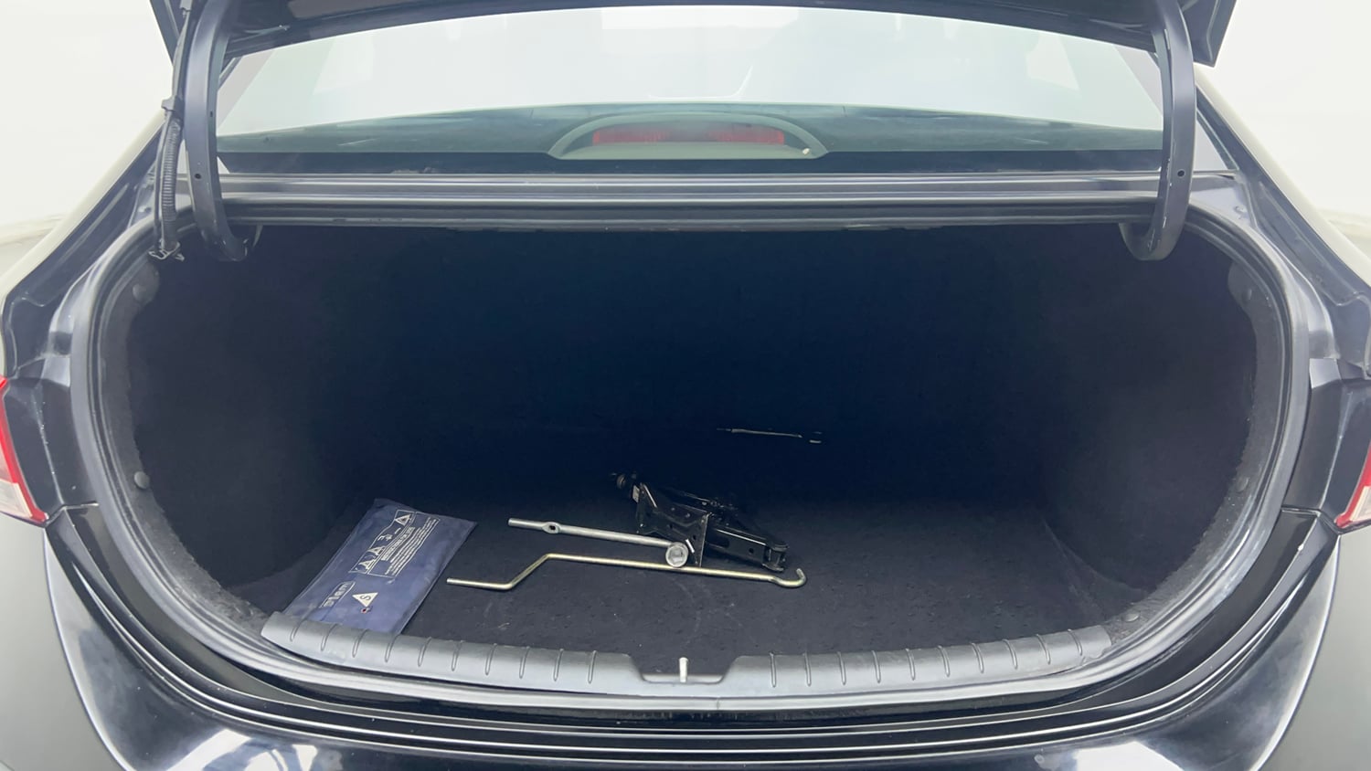 Used 2018 Hyundai Verna EX 1.6 VTVT AT Petrol Automatic interior DICKY INSIDE VIEW