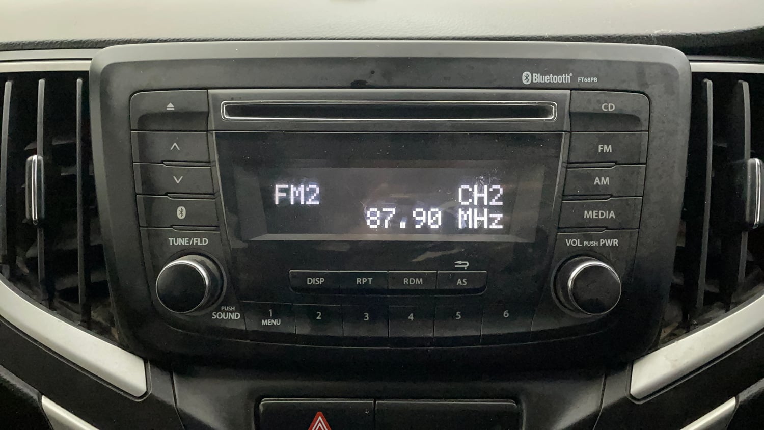 Used 2017 Maruti Suzuki Baleno Delta 1.2 Petrol Manual top_features Integrated (in-dash) music system