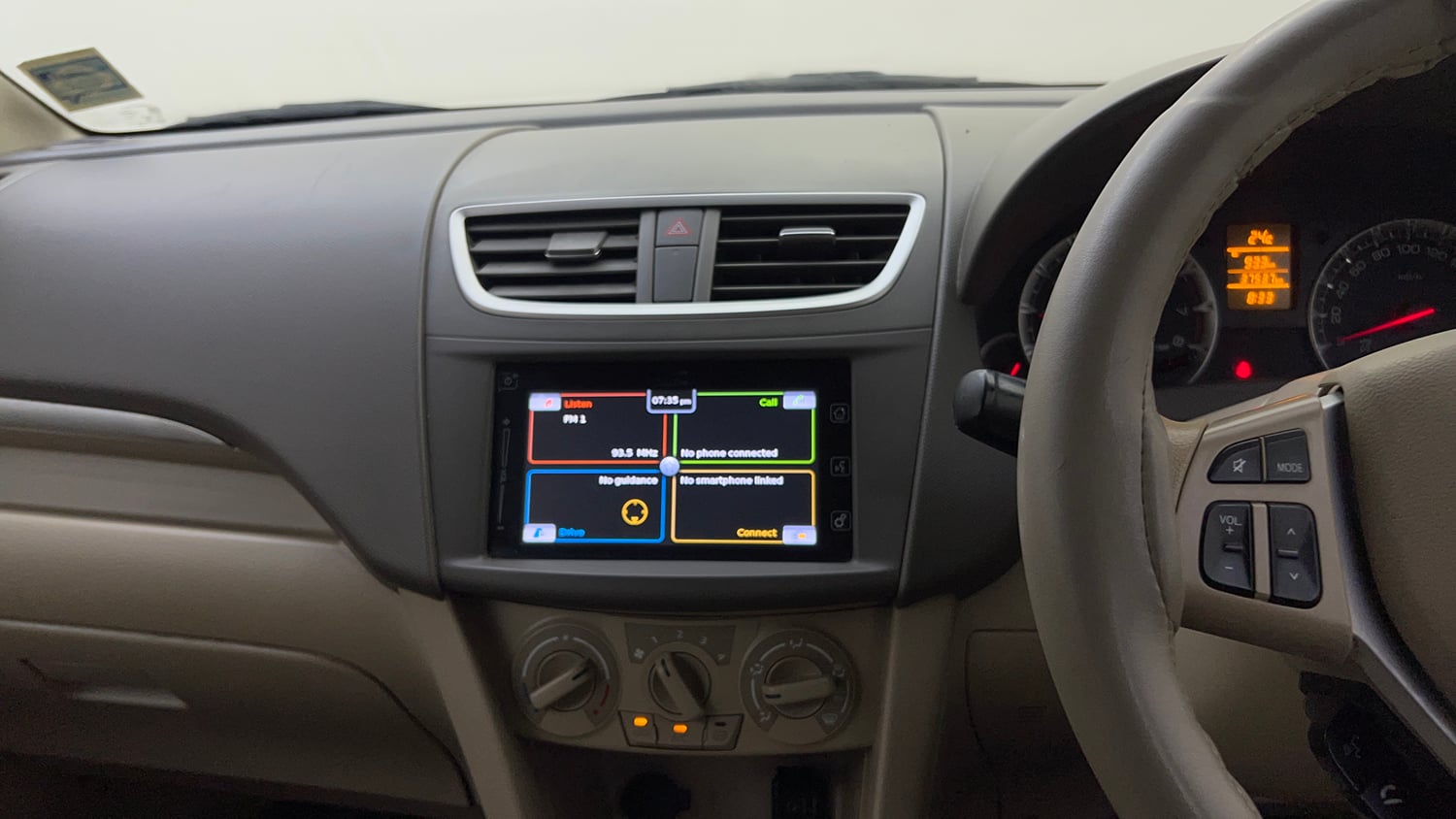 Used 2016 Maruti Suzuki Ertiga ZXI Petrol Manual top_features Integrated (in-dash) music system