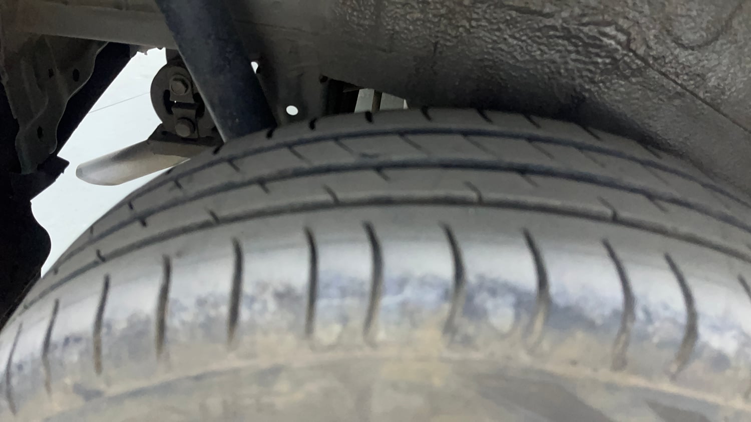Used 2018 Maruti Suzuki Wagon R 1.0 VXI AMT Petrol Automatic tyres RIGHT REAR TYRE TREAD VIEW