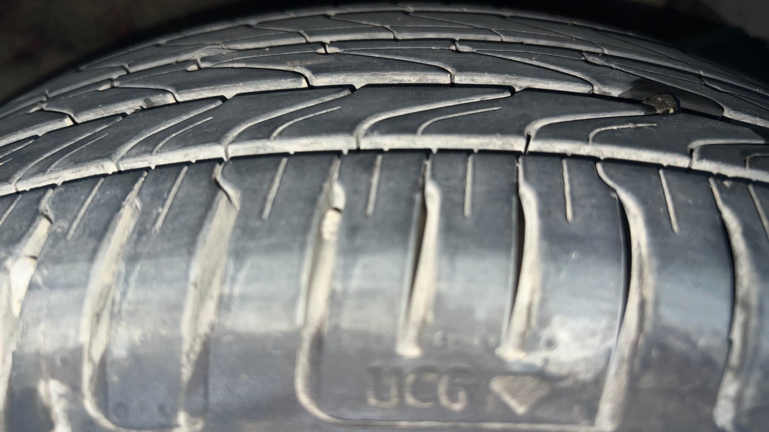 Used 2023 Maruti Suzuki Swift ZXi Plus AMT Dual Tone Petrol Automatic tyres RIGHT FRONT TYRE TREAD VIEW