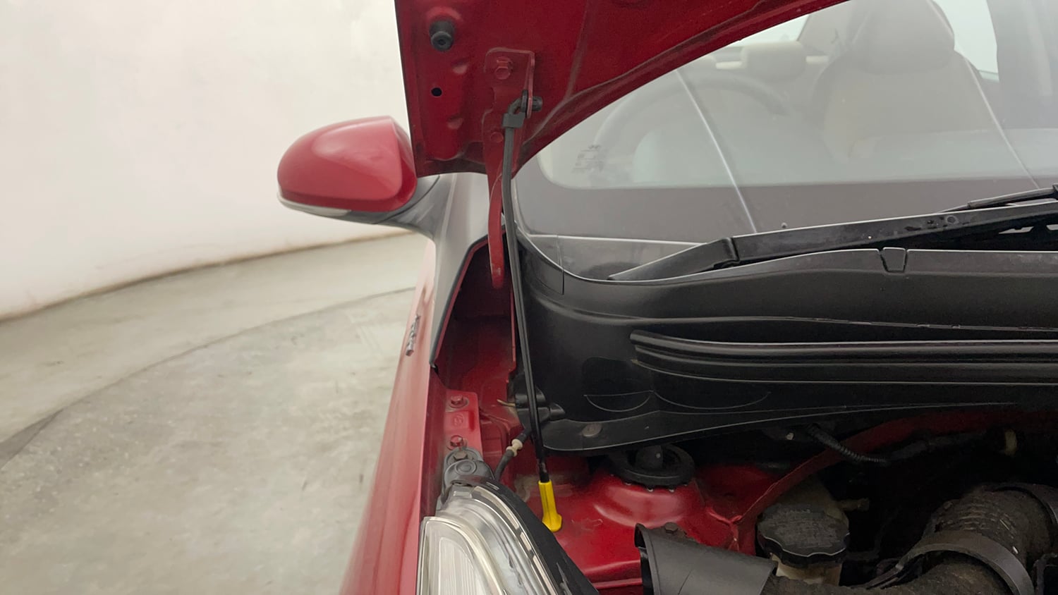 Used 2014 Hyundai Xcent S 1.2 (O) Petrol Manual engine ENGINE RIGHT SIDE HINGE & APRON VIEW