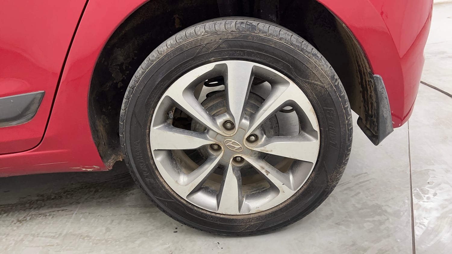 Used 2015 Hyundai Elite i20 Asta 1.2 Petrol Manual tyres LEFT REAR TYRE RIM VIEW