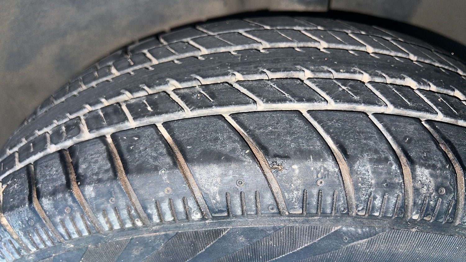 Used 2017 Volkswagen Ameo Trendline 1.2L (P) Petrol Manual tyres LEFT REAR TYRE TREAD VIEW