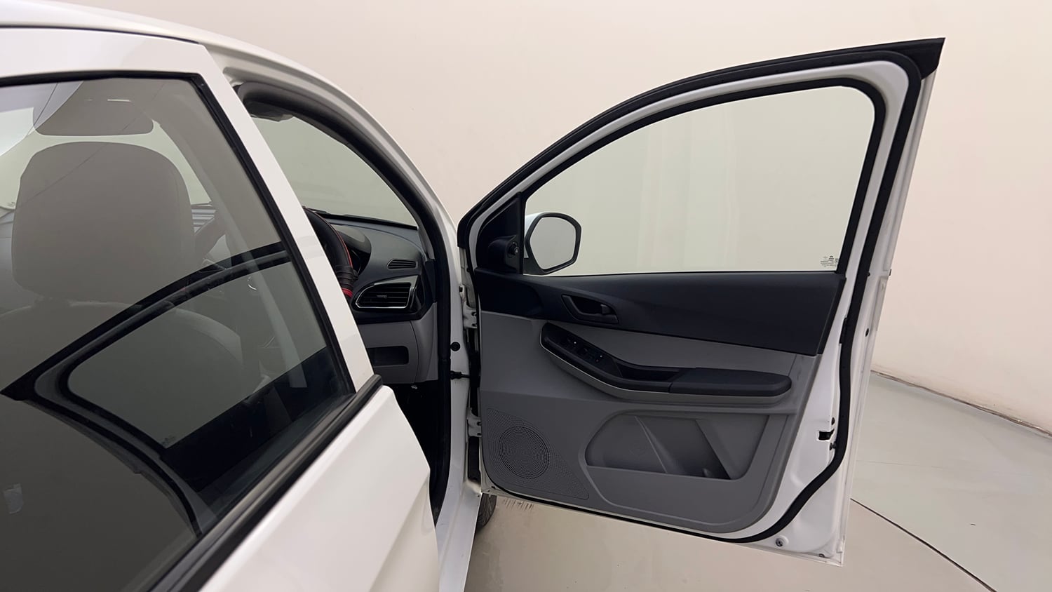 Used 2021 Tata Tiago XT Petrol Manual interior RIGHT FRONT DOOR OPEN VIEW