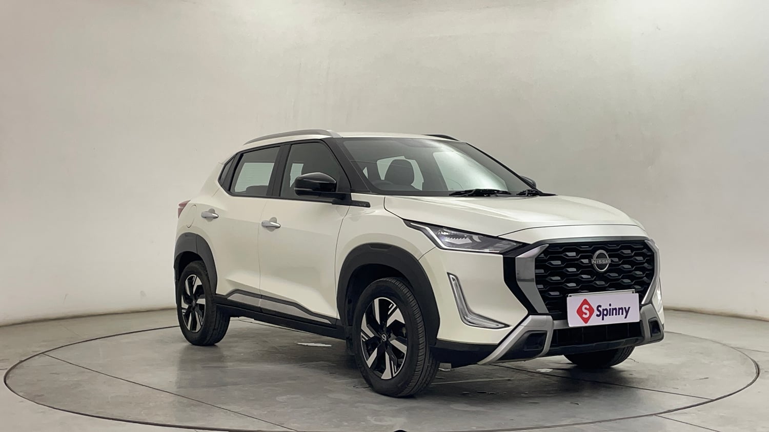 Used 2025 Nissan Magnite N-Connecta HRAO 1.0 Turbo Petrol CVT Petrol Automatic exterior RIGHT FRONT CORNER VIEW