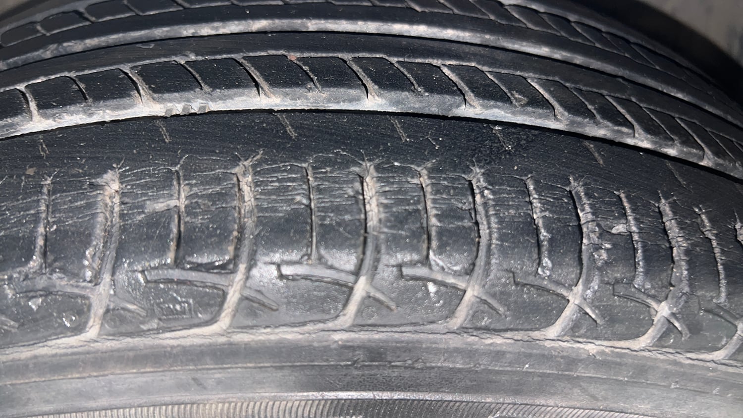 Used 2016 Maruti Suzuki Ertiga ZXI Petrol Manual tyres RIGHT FRONT TYRE TREAD VIEW