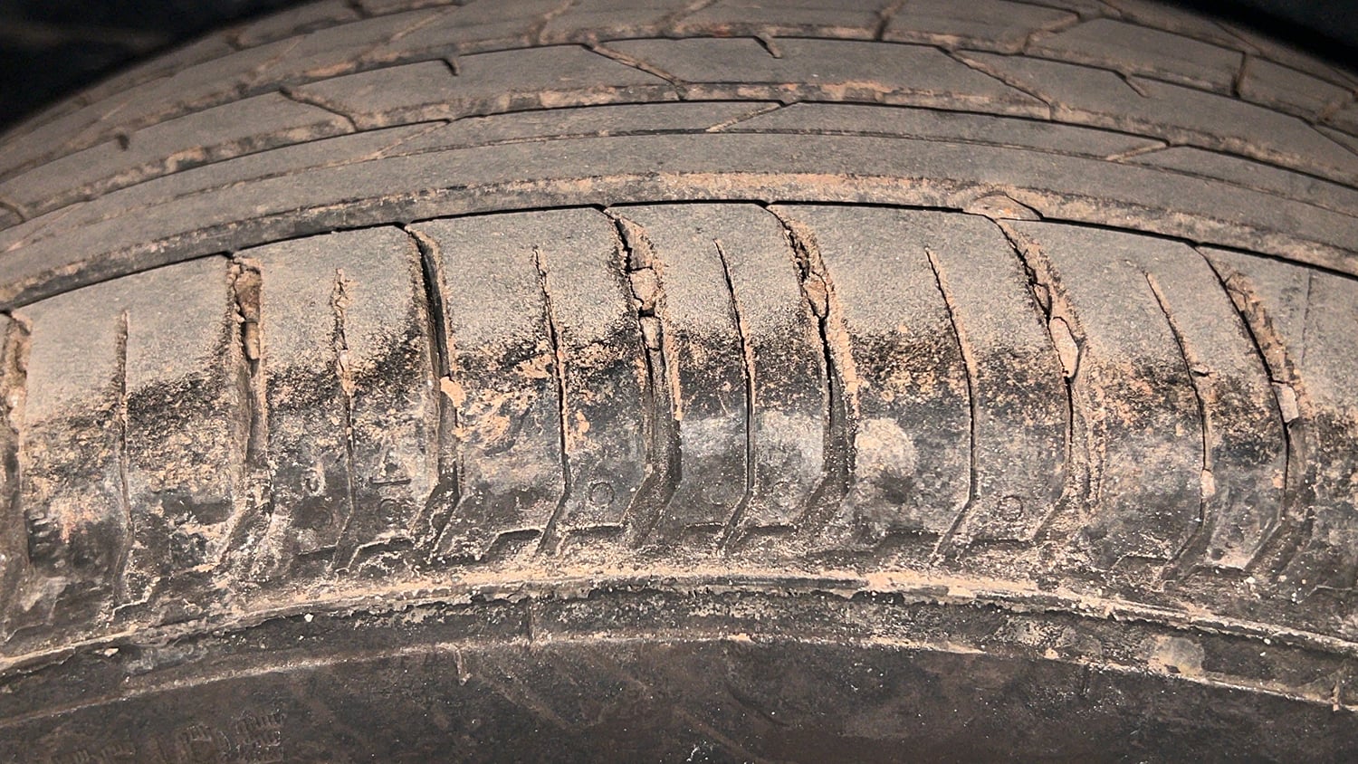 Used 2021 Maruti Suzuki Ciaz Alpha 1.5 Petrol Manual tyres RIGHT REAR TYRE TREAD VIEW