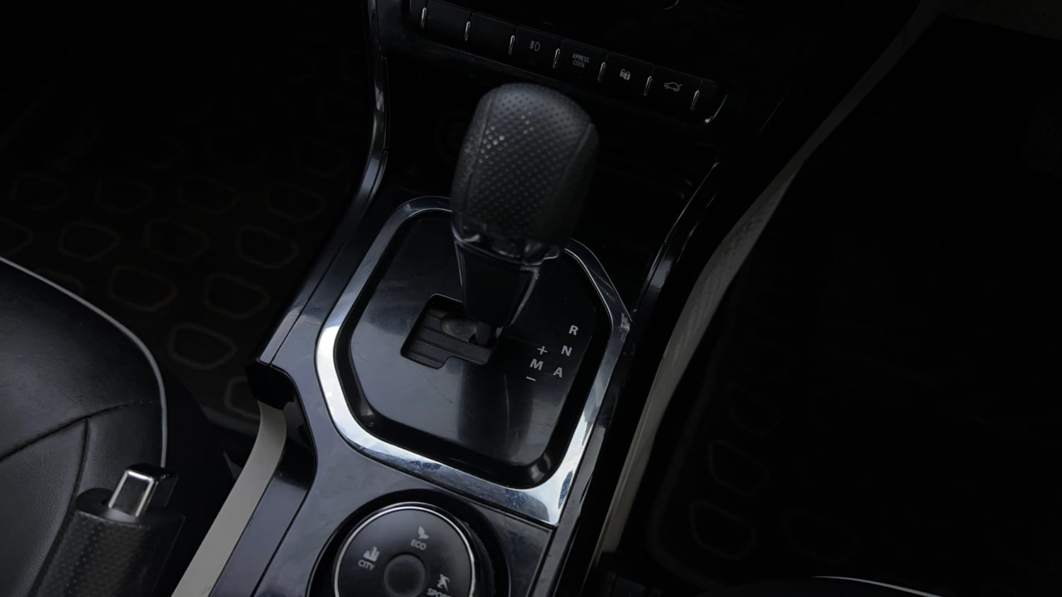 Used 2020 Tata Nexon XZA Plus (O) Dual Tone Petrol Automatic interior GEAR  KNOB VIEW