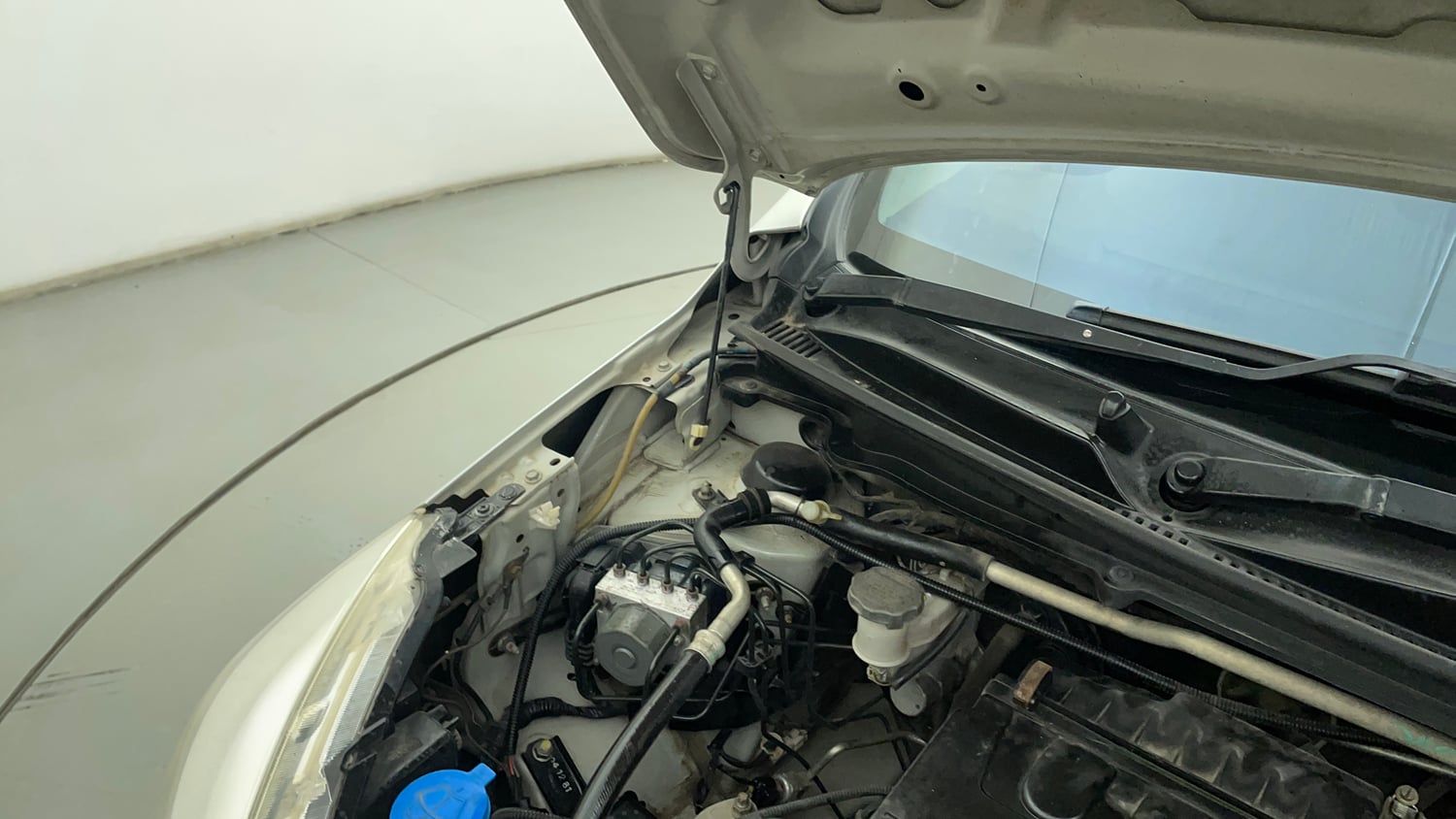 Used 2019 Maruti Suzuki Celerio ZXi (O) AMT Petrol Automatic engine ENGINE RIGHT SIDE HINGE & APRON VIEW