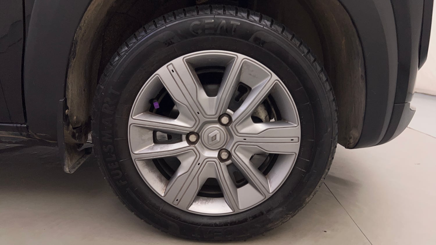 Used 2023 Renault Kwid CLIMBER AMT Urban Night Limited Edition Petrol Automatic tyres RIGHT FRONT TYRE RIM VIEW