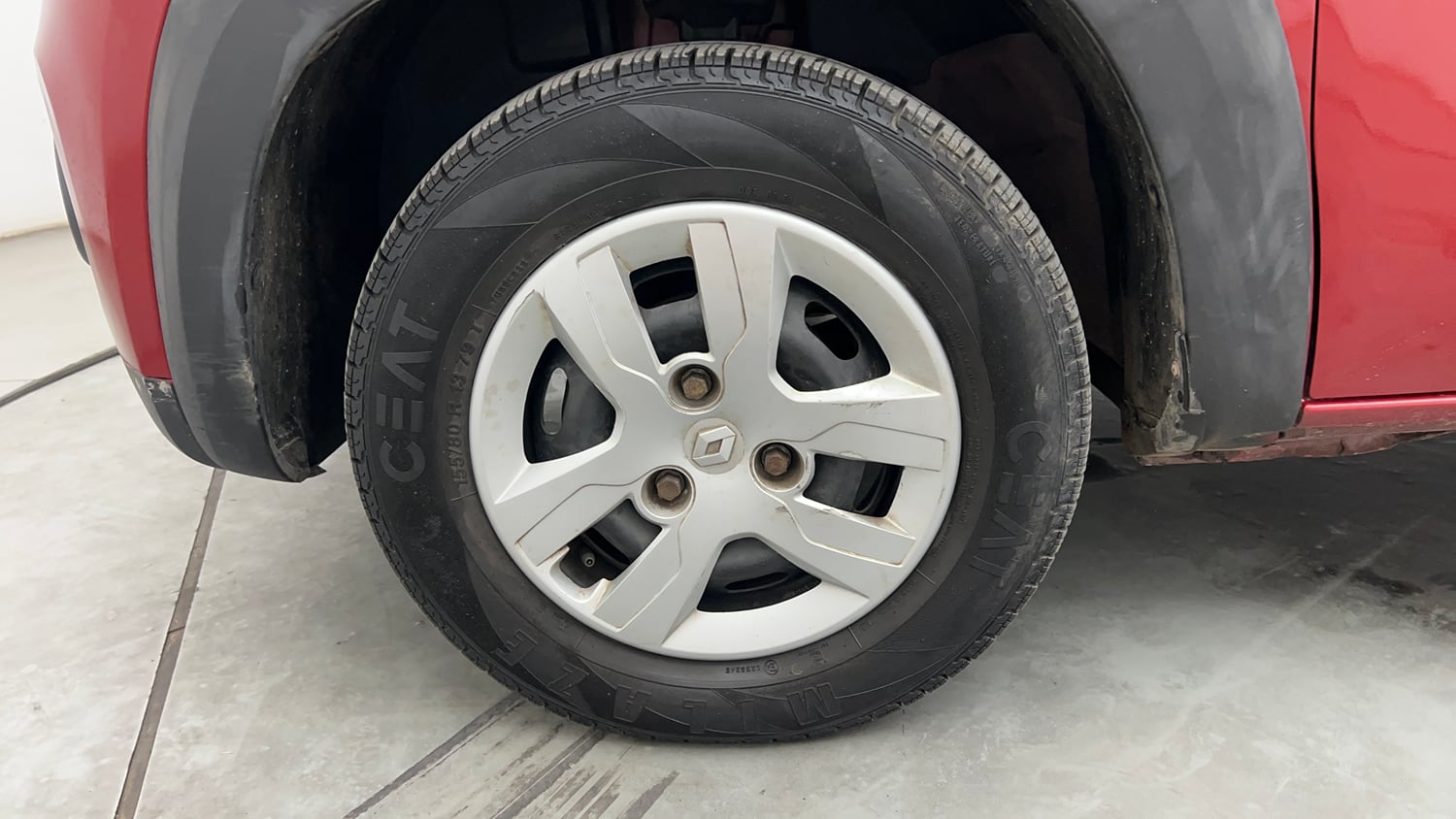 Used 2017 Renault Kwid 1.0 RXT Petrol Manual tyres LEFT FRONT TYRE RIM VIEW