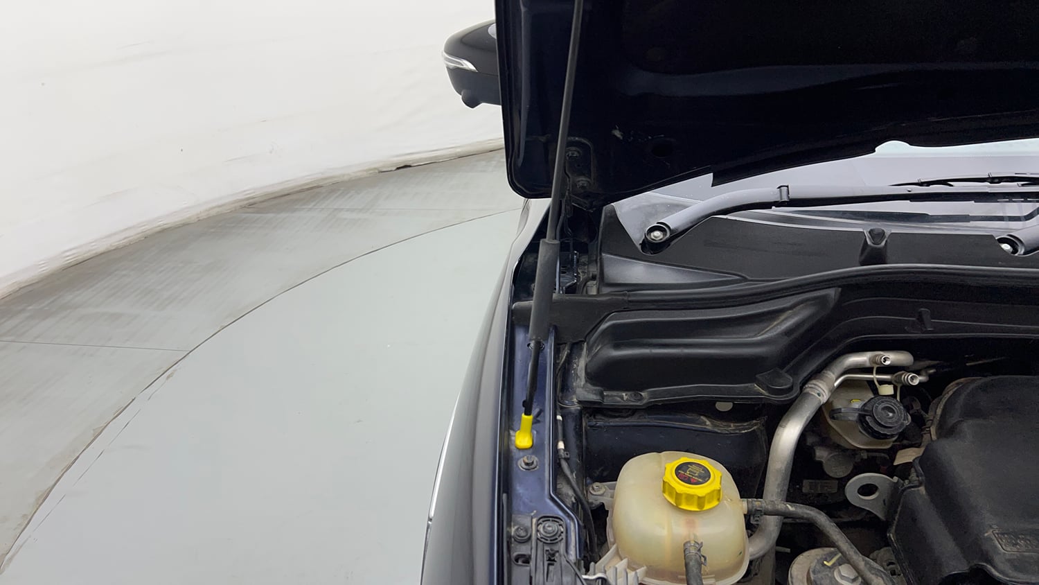Used 2024 Mahindra XUV 3XO AX7L 1.2 Petrol AT Petrol Automatic engine ENGINE RIGHT SIDE HINGE & APRON VIEW