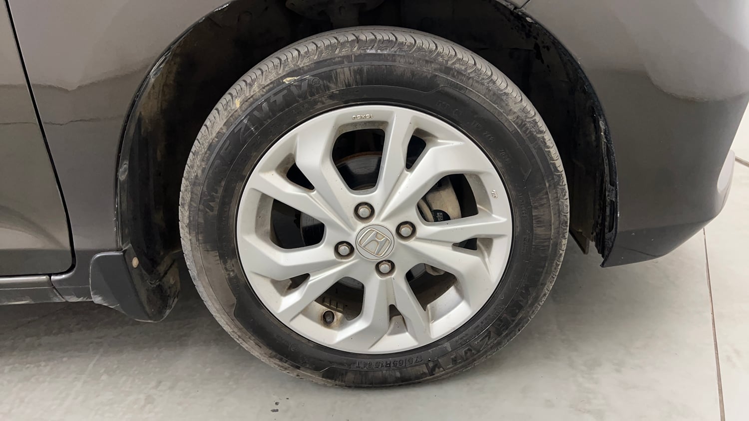 Used 2020 Honda Amaze 1.2 VX CVT Petrol Petrol Automatic tyres RIGHT FRONT TYRE RIM VIEW