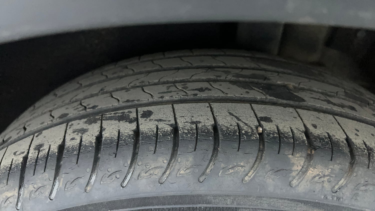 Used 2022 Kia Carens Prestige Plus 1.4 Petrol MT 7 STR Petrol Manual tyres LEFT REAR TYRE TREAD VIEW