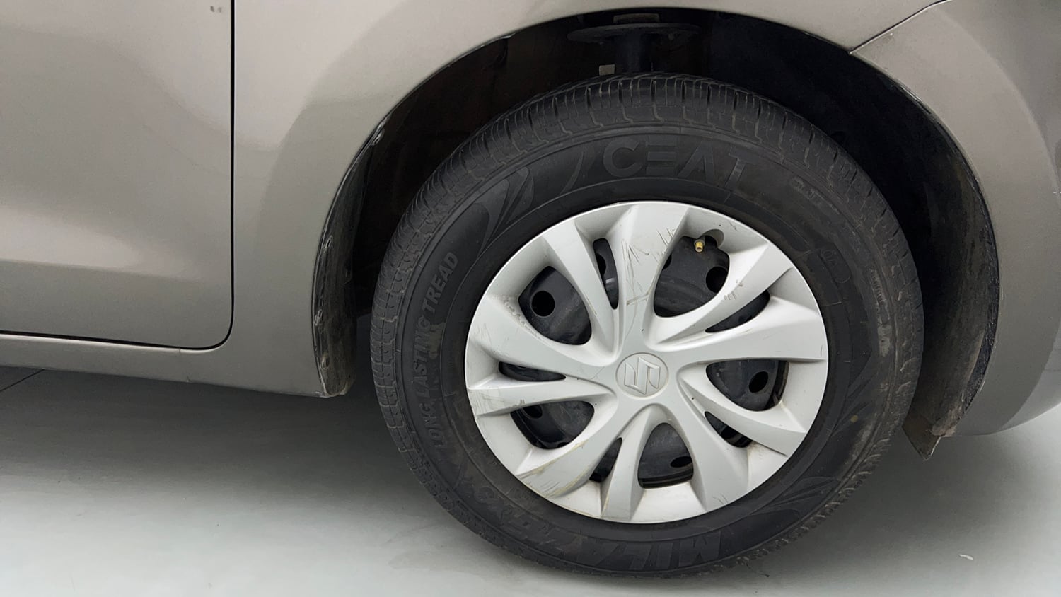 Used 2018 Maruti Suzuki Swift VXi Petrol Manual tyres RIGHT FRONT TYRE RIM VIEW