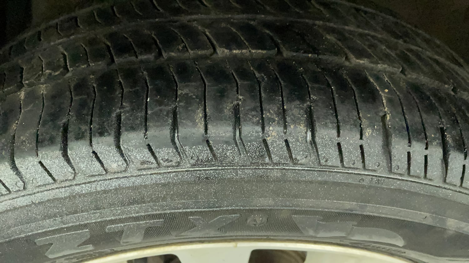 Used 2013 Maruti Suzuki Ertiga ZXi Petrol Manual tyres LEFT FRONT TYRE TREAD VIEW