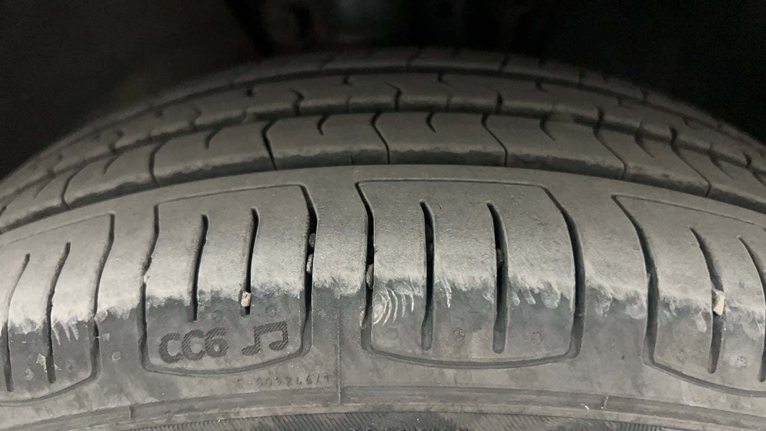 Used 2016 Volkswagen Ameo Highline1.2L (P) Petrol Manual tyres LEFT FRONT TYRE TREAD VIEW