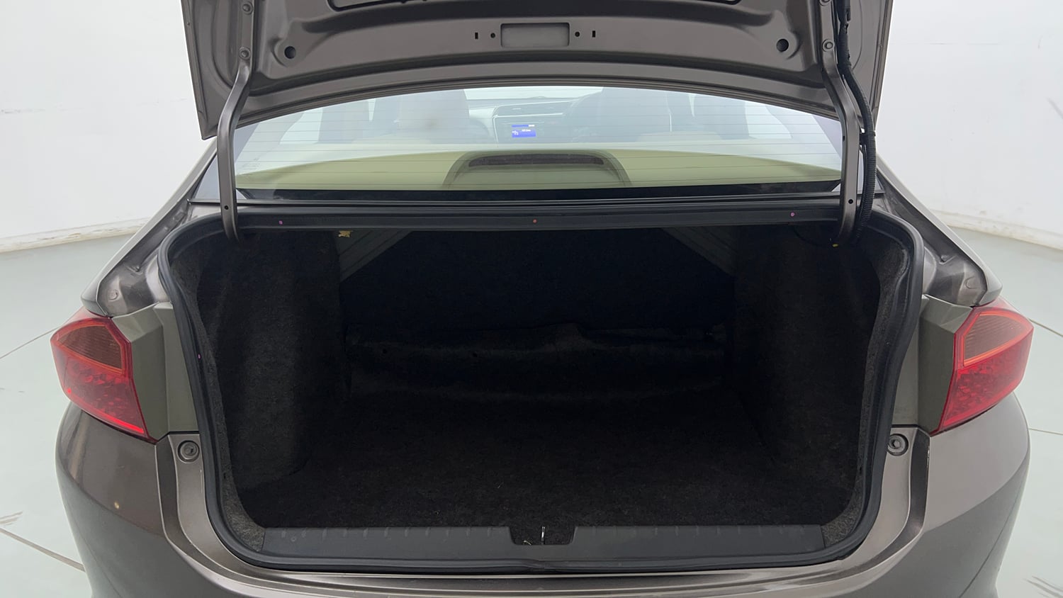 Used 2014 Honda City VX CVT Petrol Automatic interior DICKY INSIDE VIEW