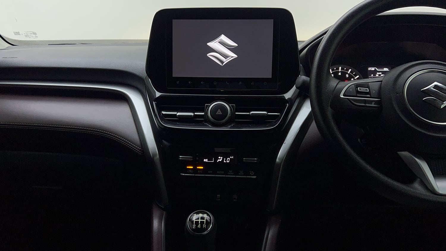 Used 2025 Maruti Suzuki Grand Vitara Zeta Smart Hybrid Petrol Manual interior MUSIC SYSTEM & AC CONTROL VIEW