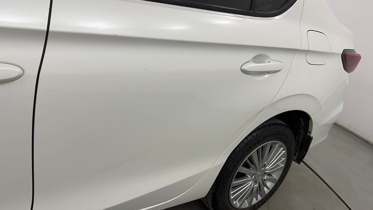 Used 2023 Honda City V CVT Petrol Petrol Automatic dents MINOR SCRATCH