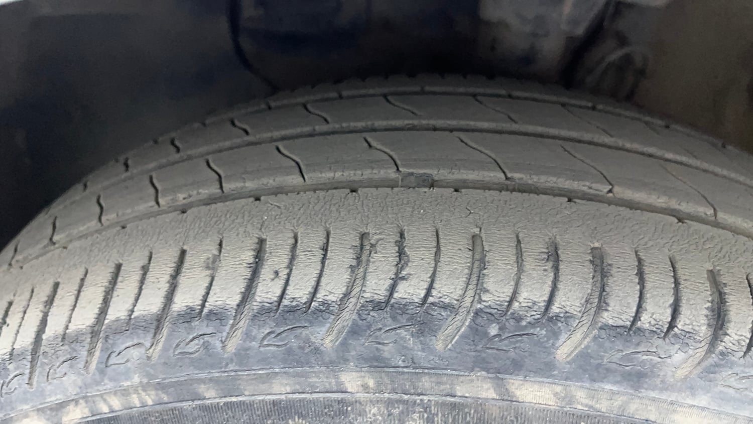 Used 2018 Hyundai Elite i20 Asta 1.2 AT Petrol Automatic tyres LEFT FRONT TYRE TREAD VIEW