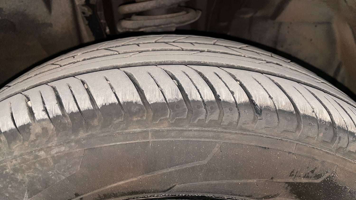 Used 2025 Nissan Magnite N-Connecta HRAO 1.0 Turbo Petrol CVT Petrol Automatic tyres RIGHT FRONT TYRE TREAD VIEW