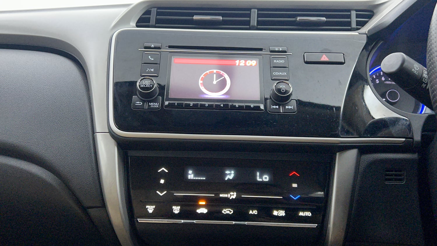 Used 2016 Honda City V Petrol Manual interior MUSIC SYSTEM & AC CONTROL VIEW