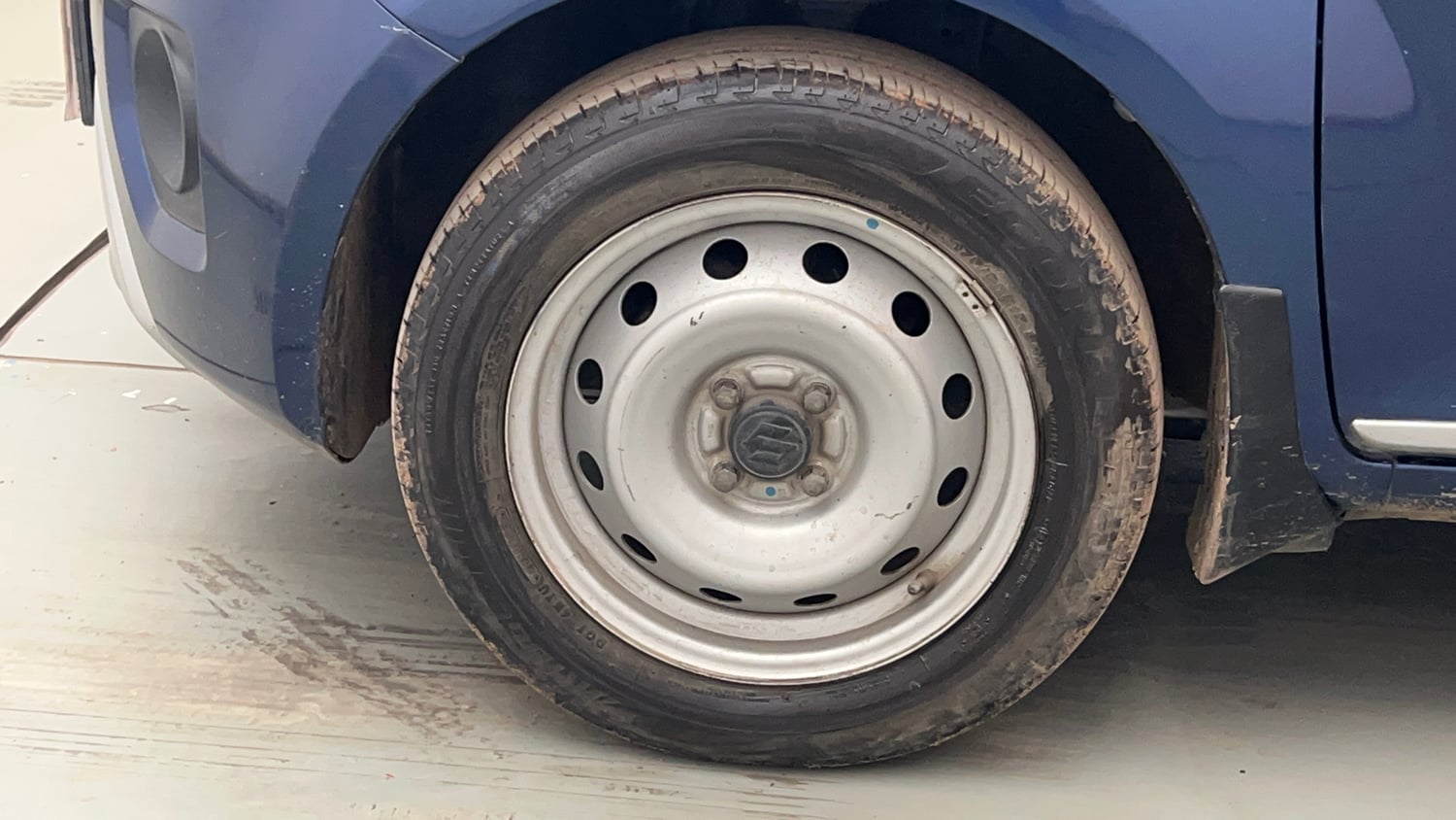 Used 2022 Maruti Suzuki Ignis Sigma 1.2 MT Petrol Manual tyres LEFT FRONT TYRE RIM VIEW