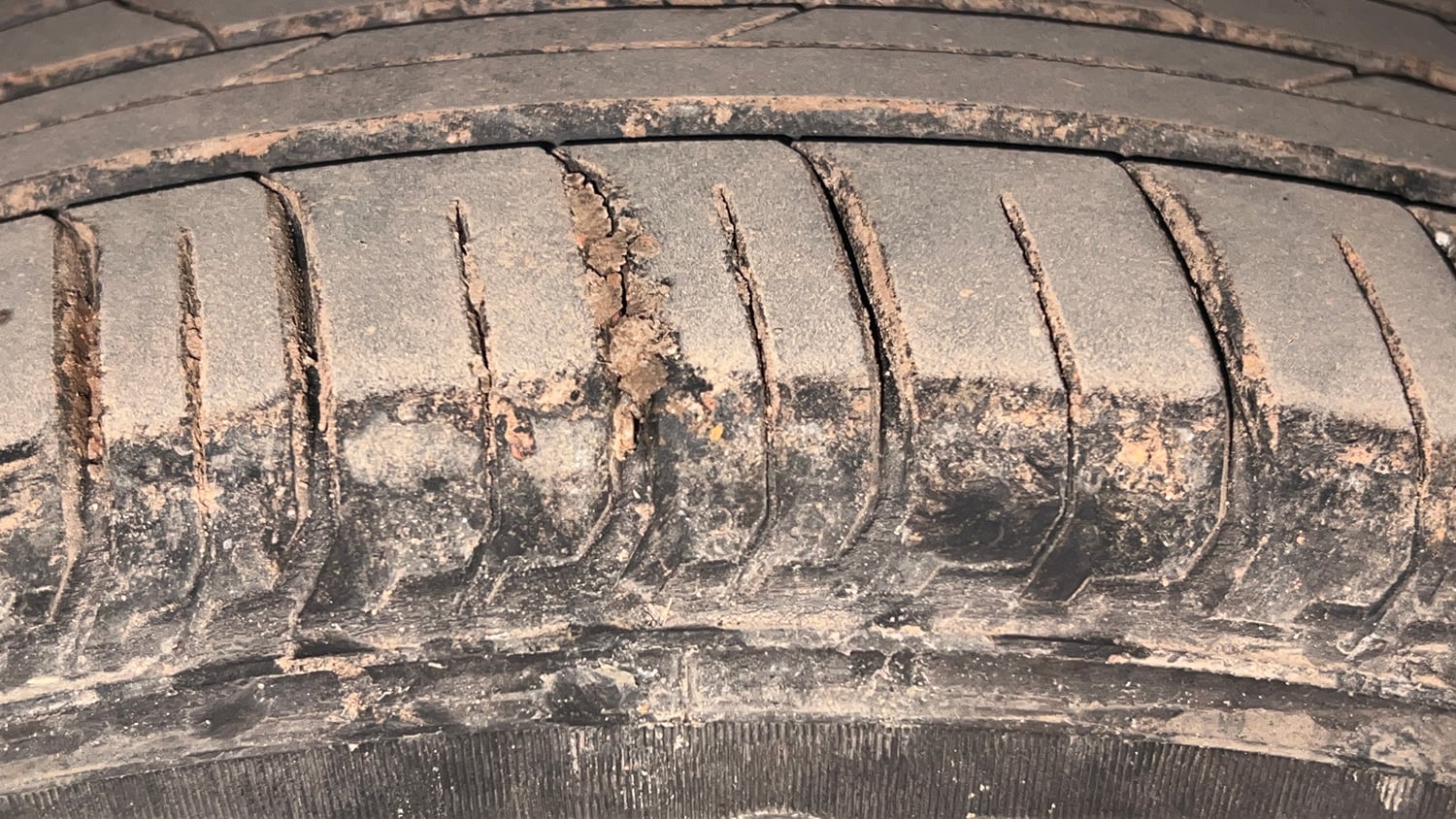 Used 2021 Maruti Suzuki Ciaz Alpha 1.5 Petrol Manual tyres RIGHT FRONT TYRE TREAD VIEW